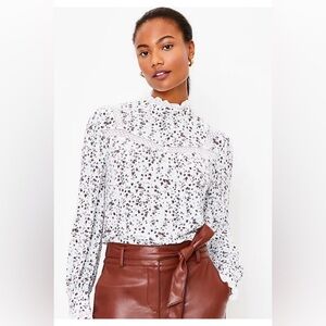 LOFT WHITE BLOUSE BURGUNDY & BLUE FLORAL PATTERN WITH GOLD METALLIC SIZE XS NWT